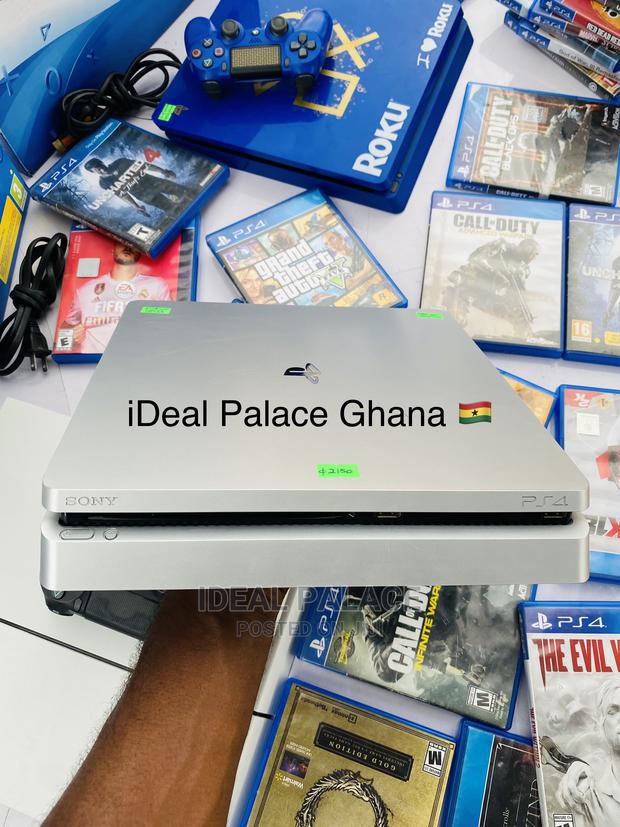 Playstation 4 Slim Limited Edition Grey · Photo 1