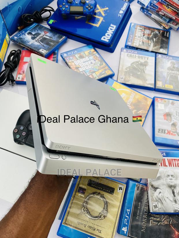 Playstation 4 Slim Limited Edition Grey · Photo 4