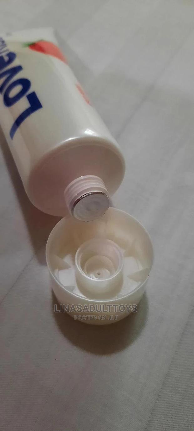 Strawberry Flavoured Lubricant · Photo 3