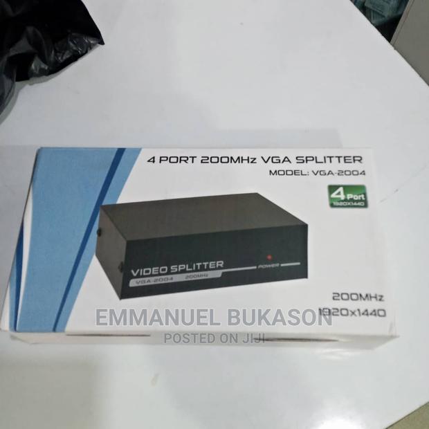 VGA Splitter · Photo 1