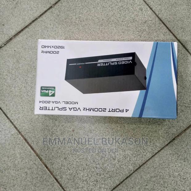 VGA Splitter · Photo 2