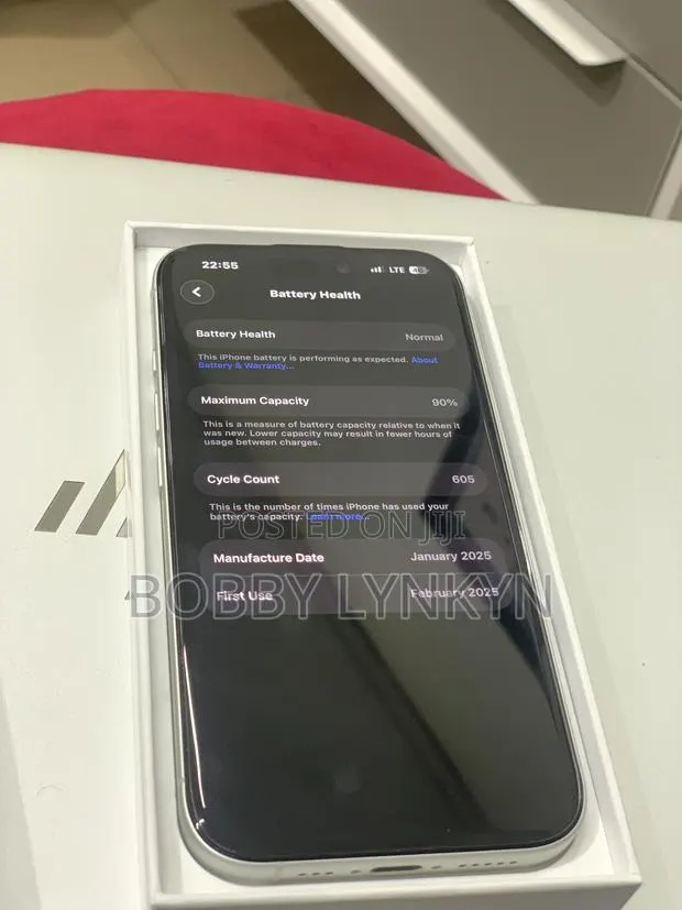Apple iPhone 16 128 GB White · Photo 1