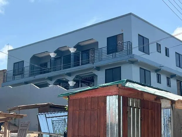 12bdrm House in Weija Junction for sale · Photo 1