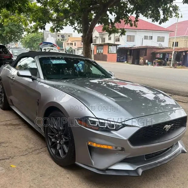 Ford Mustang 2021 Silver · Photo 1
