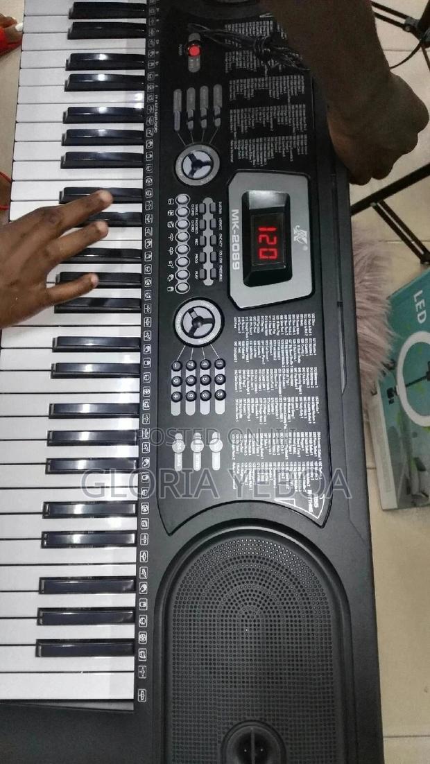 Electronic Keyboard · Photo 1