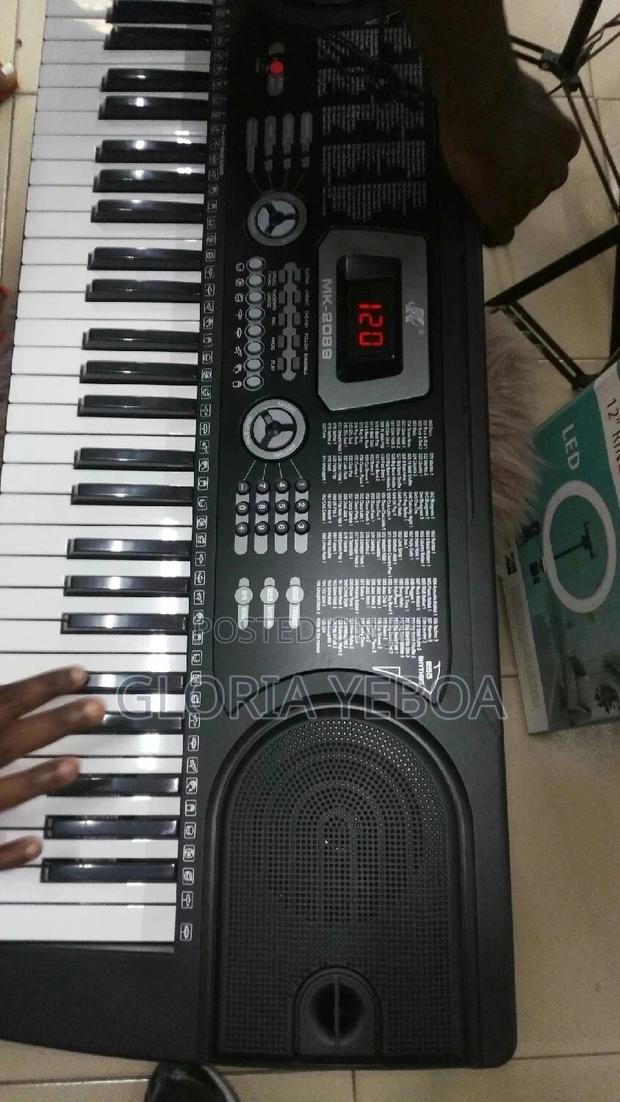 Electronic Keyboard · Photo 2