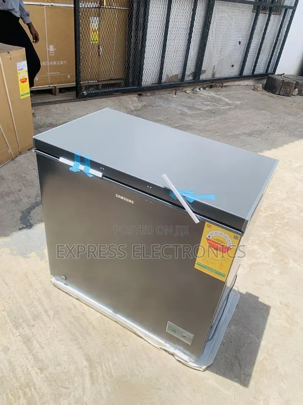 Grab the New Grey Color Chest Freezer 198l Samsung · Photo 1