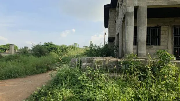 5bdrm House in Fredimens Real, Kwabre for sale · Photo 2