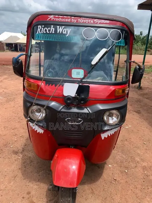 Bajaj RE 2026 Red · Photo 1