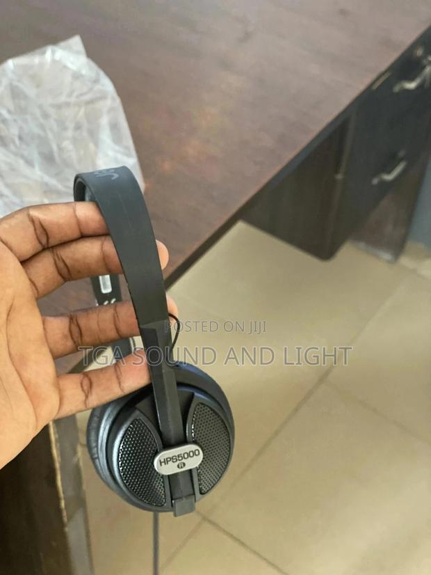 Behringer Hps5000 Closed-Type Studio Headphones Black · Photo 1