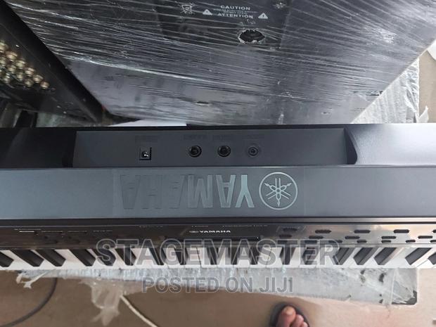Yamaha PSR 273 · Photo 2