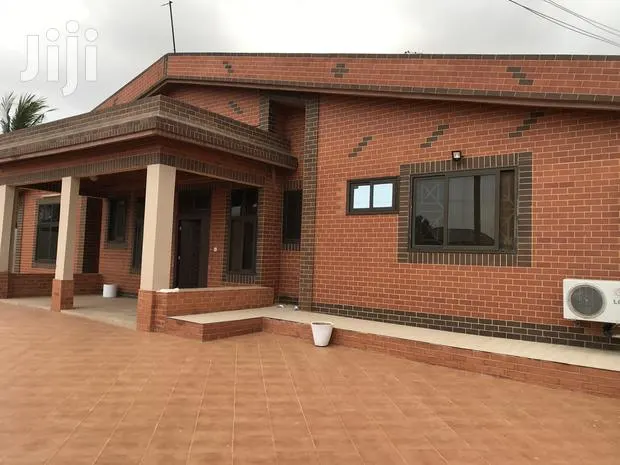 4 Bedrooms House For Rent