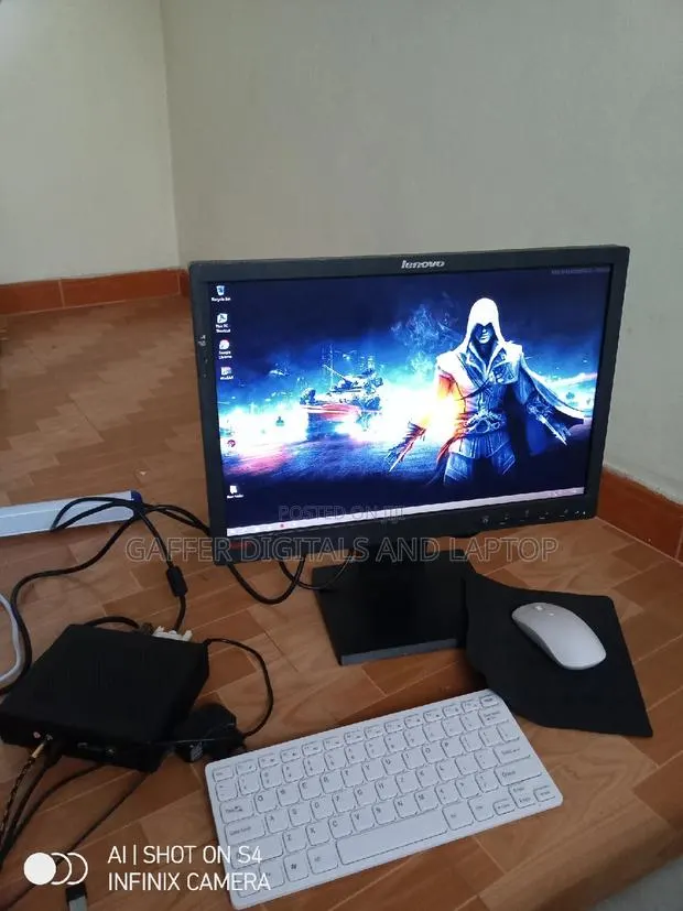 Desktop Computer Dell Inspiron 3000 2GB Intel Atom SSHD (Hybrid) 32GB · Photo 1