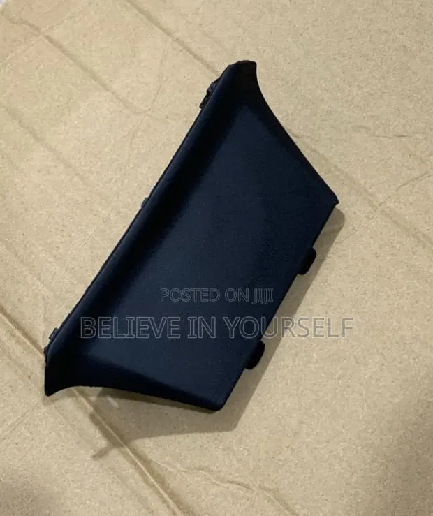 Honda CRV 2017 2018 2019 Grille Radar Sensor Cover · Photo 1