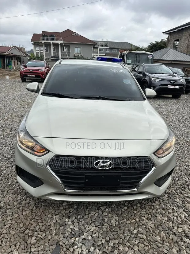 Hyundai Accent 2018 Gold · Photo 1