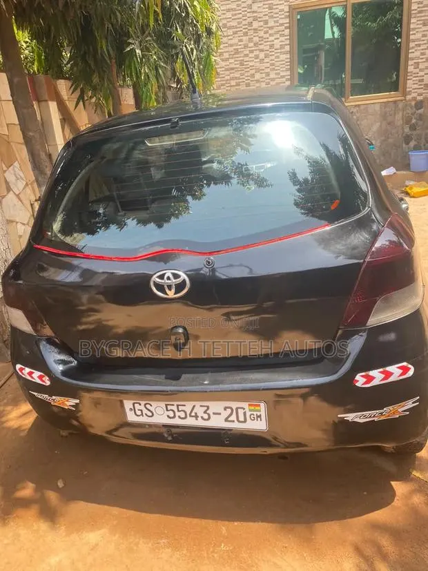 Toyota Vitz 2010 Black · Photo 1