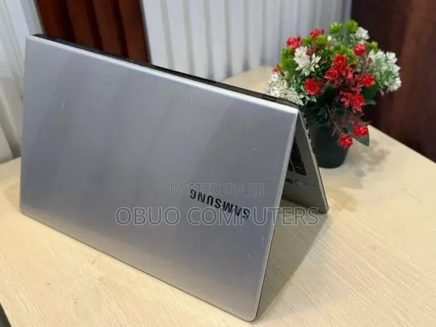 Laptop Samsung NP370R5E 8GB Intel Core i5 SSD 128GB · Photo 1