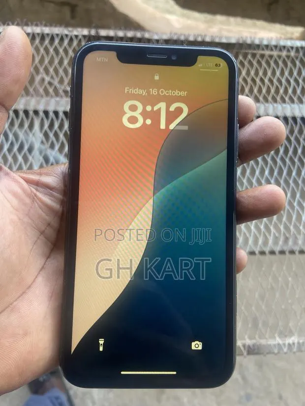 Apple iPhone XR 64 GB Black · Photo 1