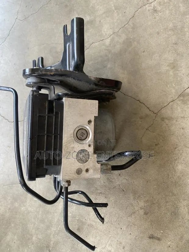 Honda Civic Anti Lock Break System (ABS) MOTOR 2023 2024 2025 2026 · Photo 1