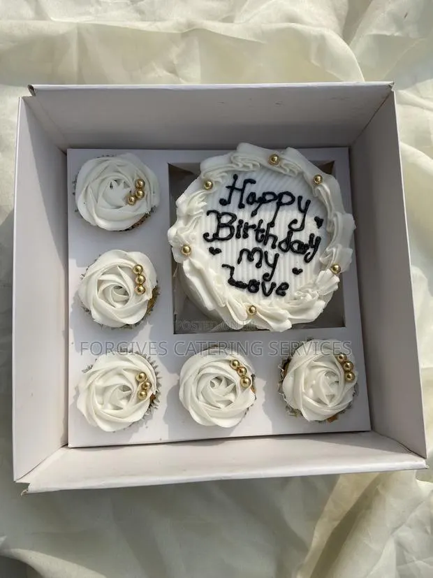 Bento Cake With 5 Pieces Cupcakes · Photo 1