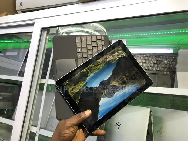 Laptop Microsoft Surface Go 8GB Intel Pentium SSD 128GB · Photo 1