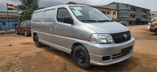 Toyota HiAce 2010 Silver · Photo 1