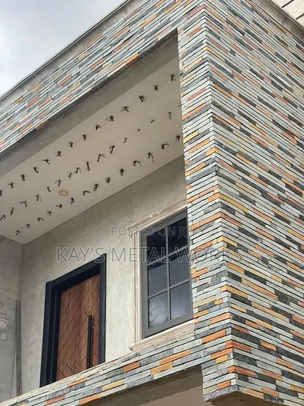 Cut Off Laying · Photo 1