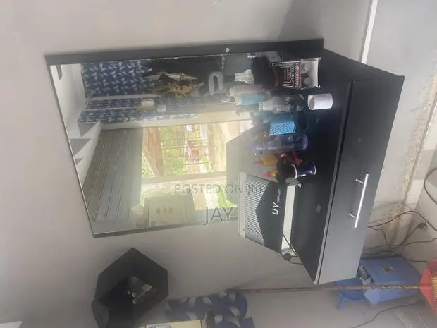Barbering Mirror · Photo 1