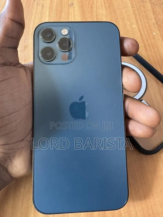Apple iPhone 12 Pro 128 GB Blue · Photo 1