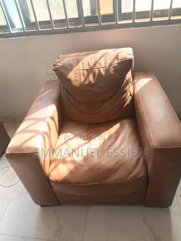 Living Room 100% Leather Sofa for Quick Sale · Photo 1