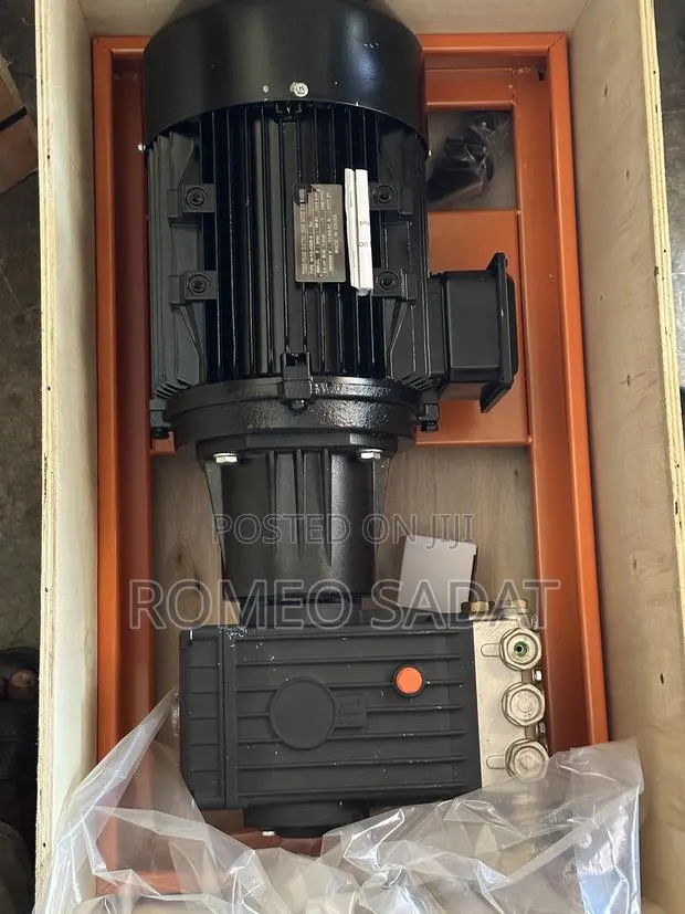 7.5 Three Phase Pressure Pump Washing Bay Complete With Gun. · Photo 1