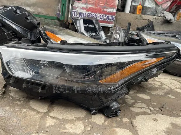 Toyota Highlander 2020-23 Headlight · Photo 1
