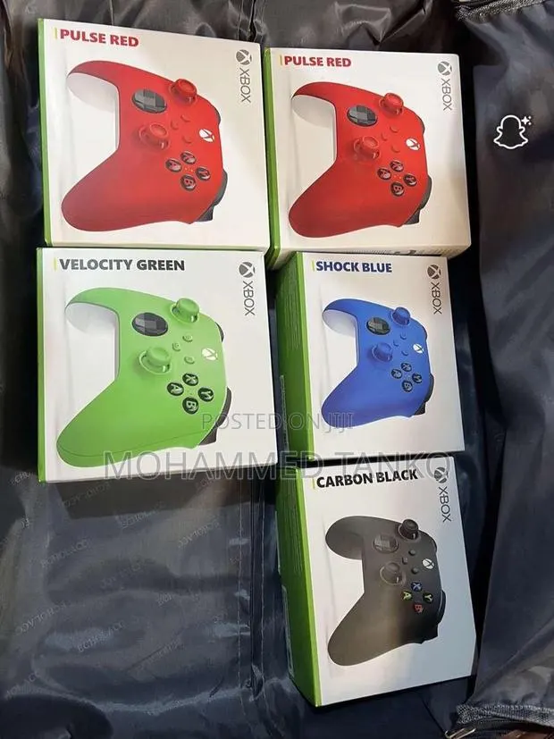 Xbox Series X Controllers · Photo 1