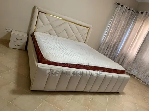 Perfect King Size Bed Frame With Mattress a Side Drawer · Photo 1
