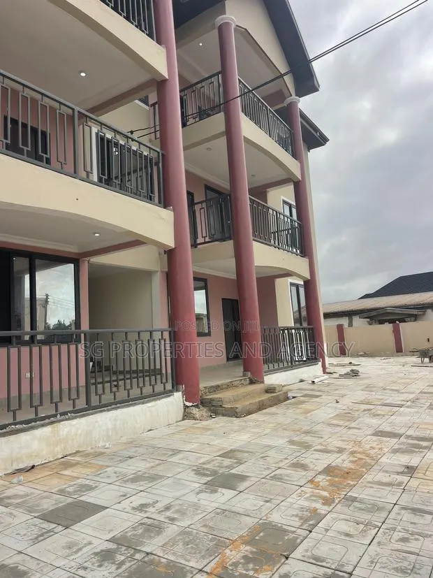 2bdrm Apartment in Lashibi, Sakumono for rent · Photo 1