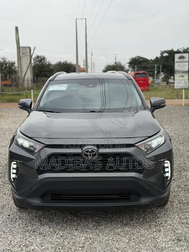 Toyota RAV4 XLE AWD 2023 Black · Photo 1