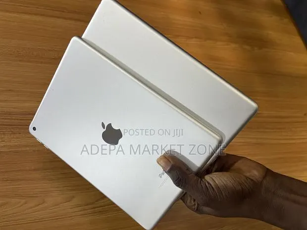 Apple iPad 9.7 32 GB Silver · Photo 1
