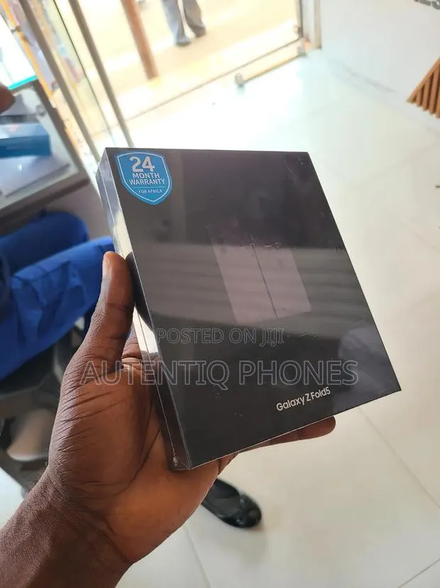 New Samsung Galaxy Z Fold 5 512 GB Black · Photo 1