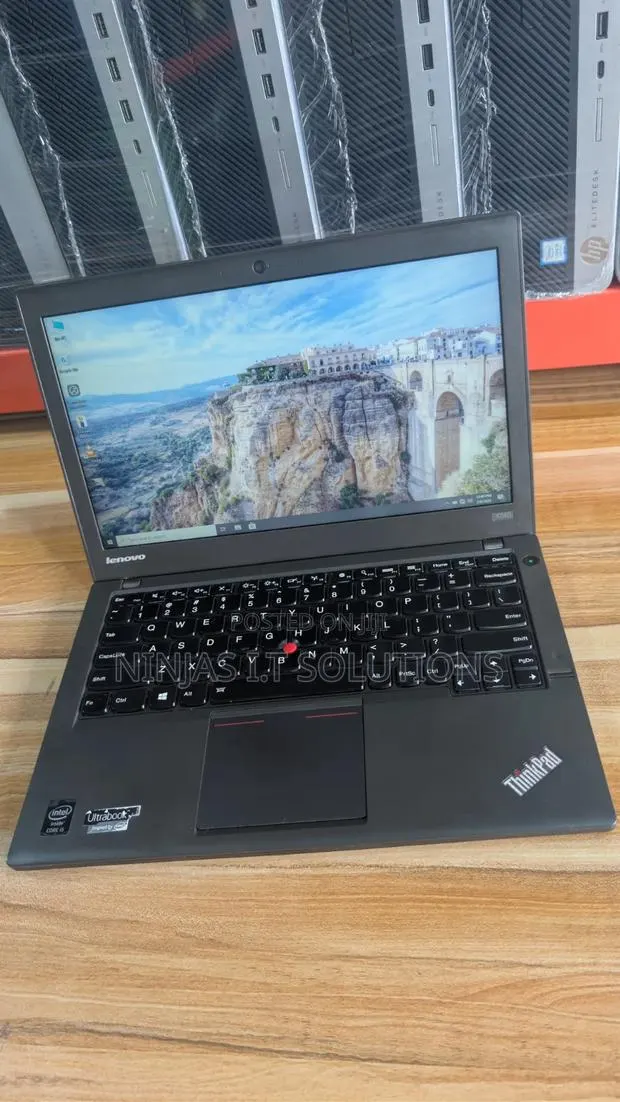 Laptop Lenovo ThinkPad X240 8GB Intel Core i5 HDD 500GB · Photo 1