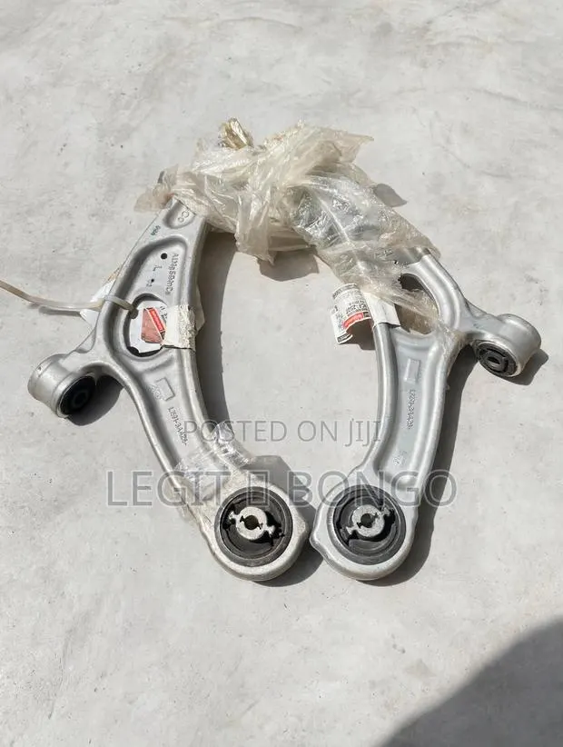 Lower Arm Ford Escape 2020-2025 · Photo 1