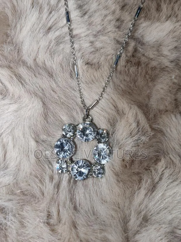 Crystal Circle Treble Clef Lariat Necklace · Photo 2