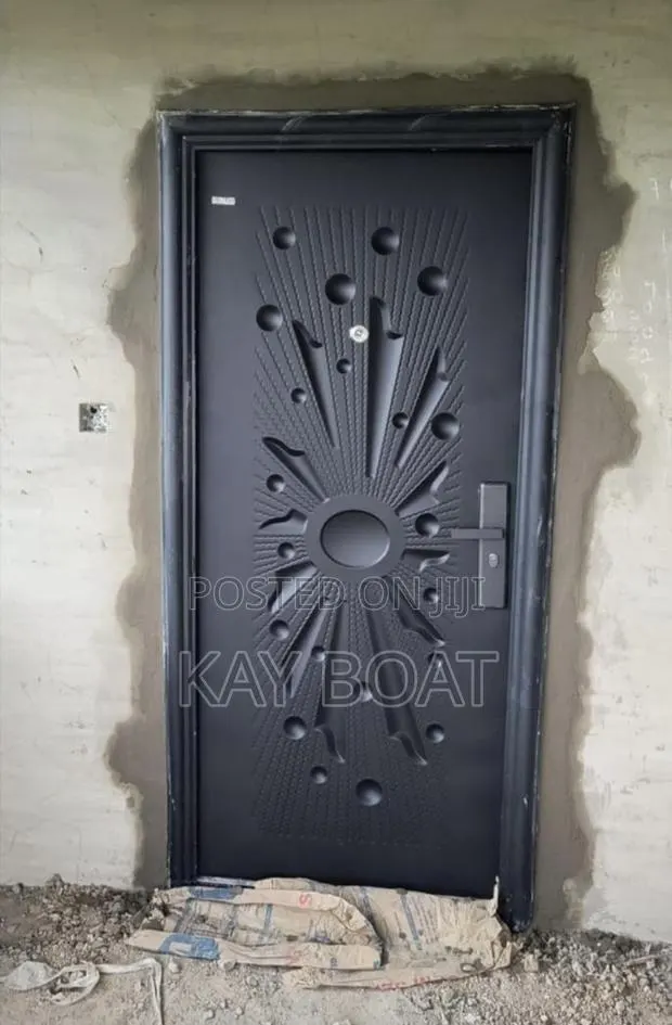 An Installed Single Original Door · Photo 1