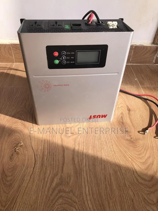 Must PV2000 Hybrid Inverter · Photo 1
