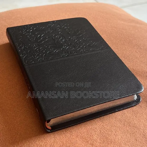 Holman NKJV Compact Ultrathin Bible (Small, Black Leather) · Photo 1