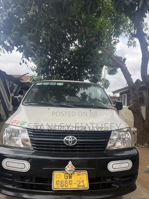 Toyota HiAce 2008 White · Photo 1