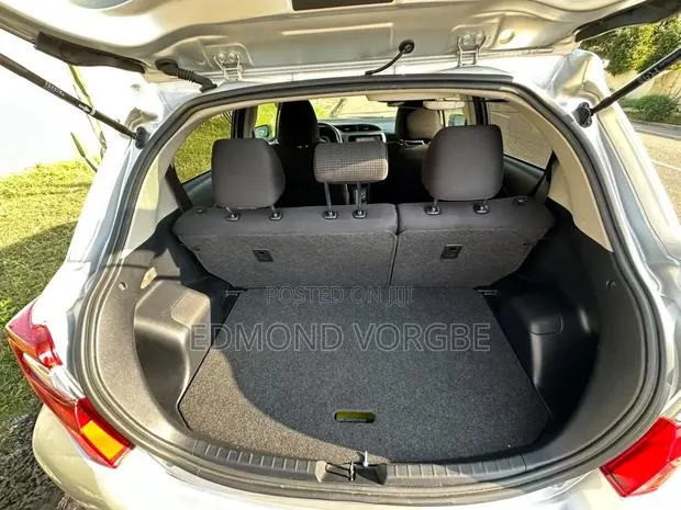 Toyota Vitz 1.3 FWD 3dr 2015 Silver · Photo 1