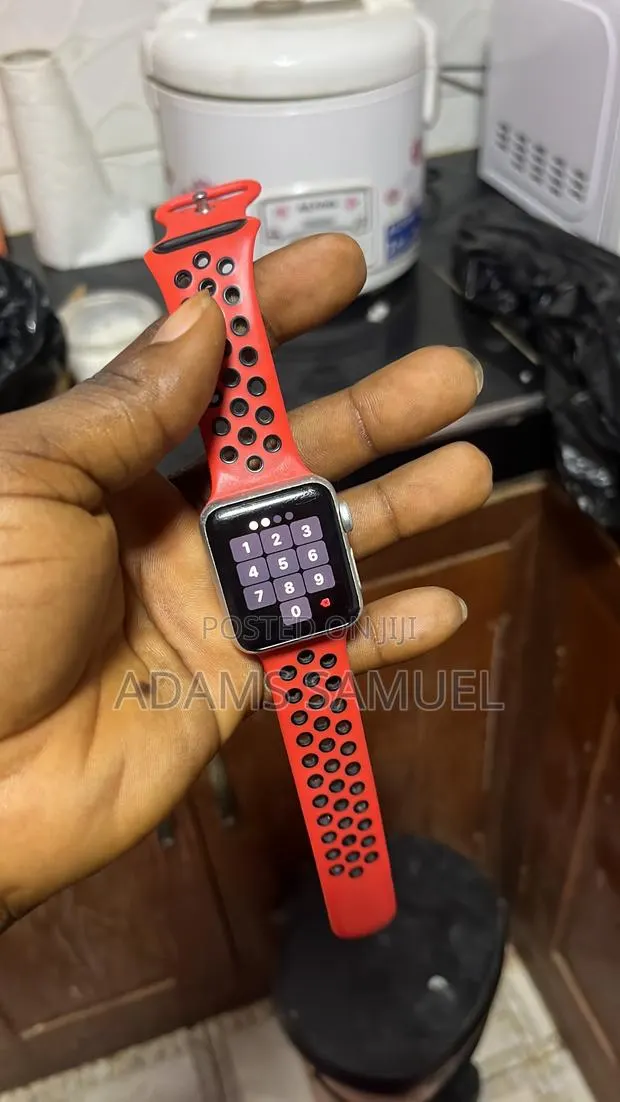 Apple Watch Series 3 38mm · Photo 1