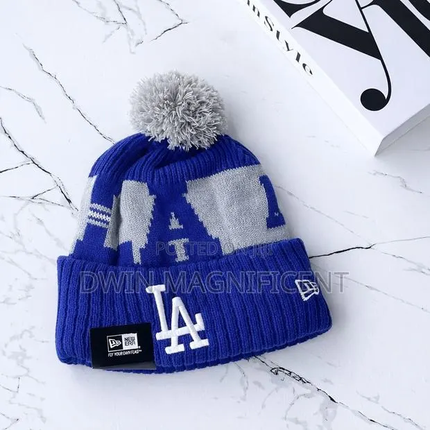New Era Beanie Hat · Photo 1