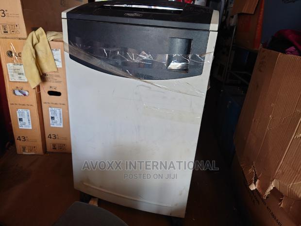 Fellowes C-420c Office Cross Cut Paper Shredder · Photo 7