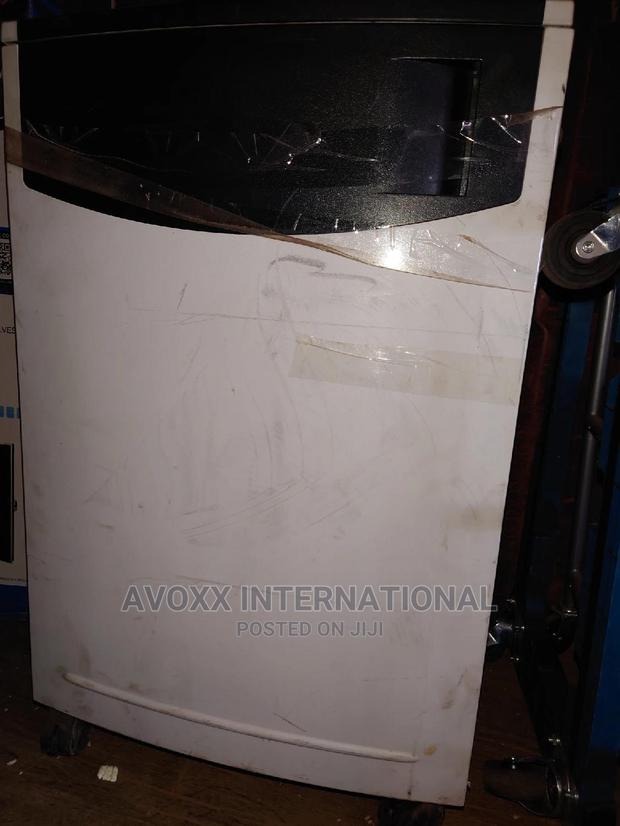 Fellowes C-420c Office Cross Cut Paper Shredder · Photo 3